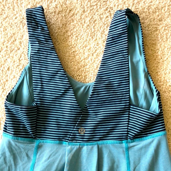 Lululemon Hustle & Bustle Yoga /Run Striped Blue Moon top Size 6 - Picture 9 of 16